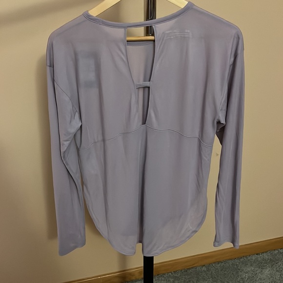 Women’s XS long sleeve loose fit shirt - Picture 2 of 3